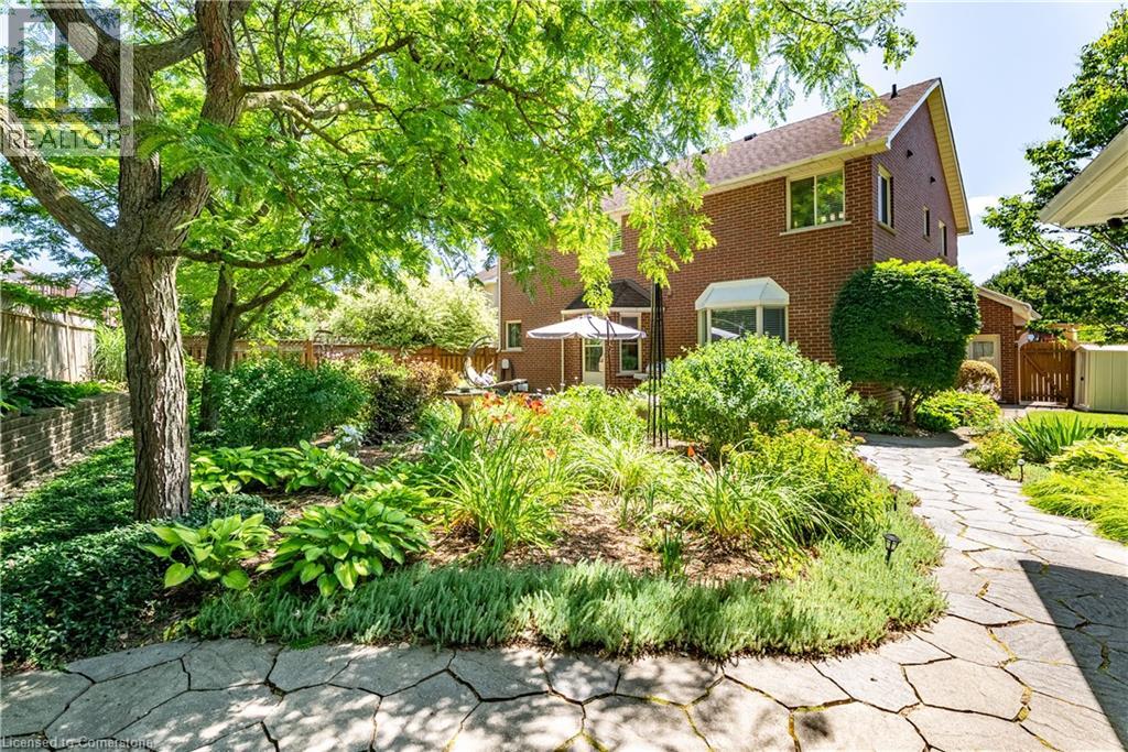Photo 41 of 26 Gowinlock Court, Cambridge ON