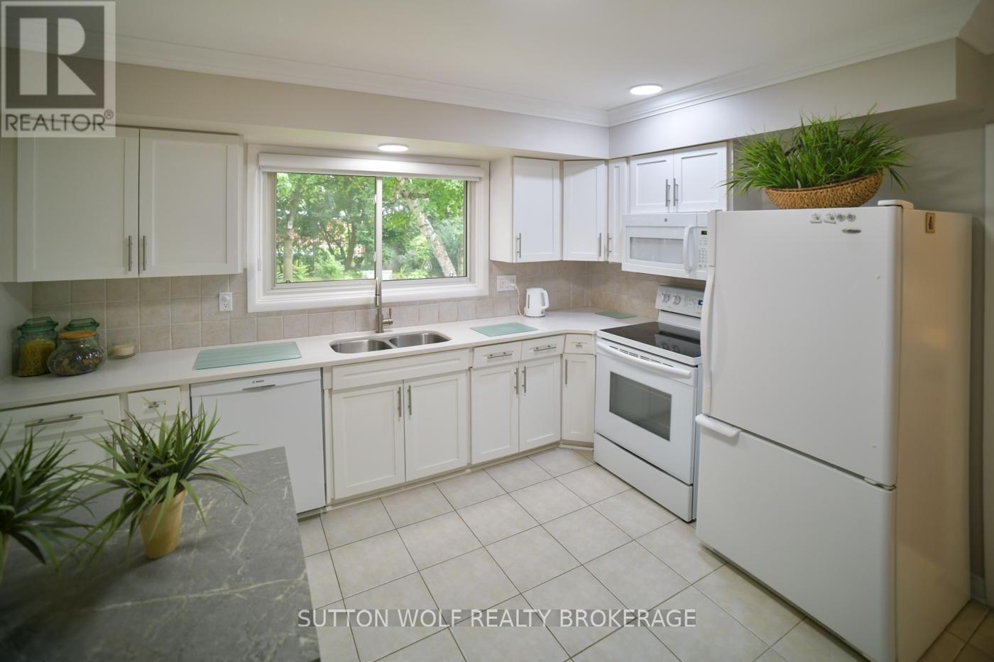 Photo 15 of 679 Headley Drive, London North ON