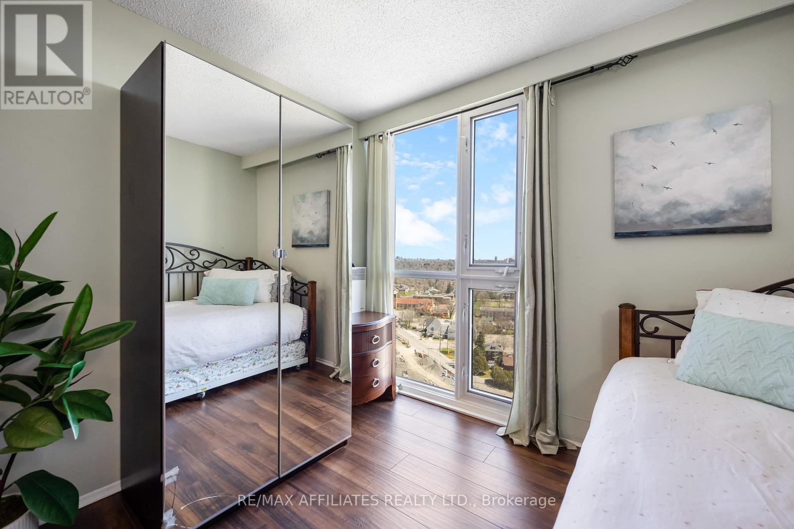 Photo 4 of 1025 Richmond Rd 2305 Road, Ottawa ON