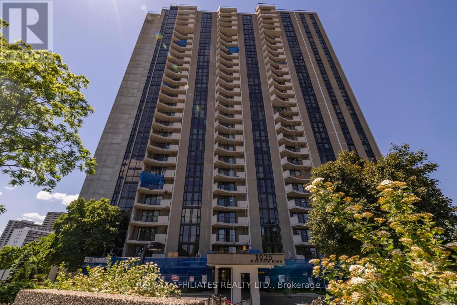 Photo 13 of 1025 Richmond Rd 2305 Road, Ottawa ON