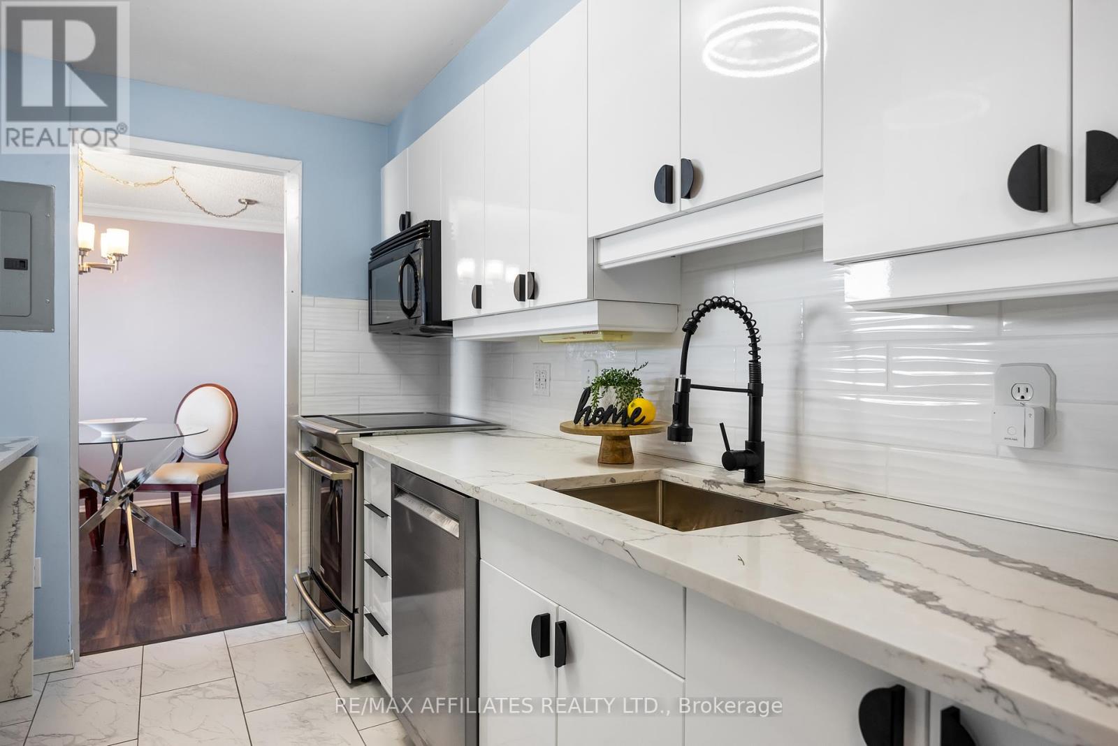 Photo 2 of 1025 Richmond Rd 2305 Road, Ottawa ON