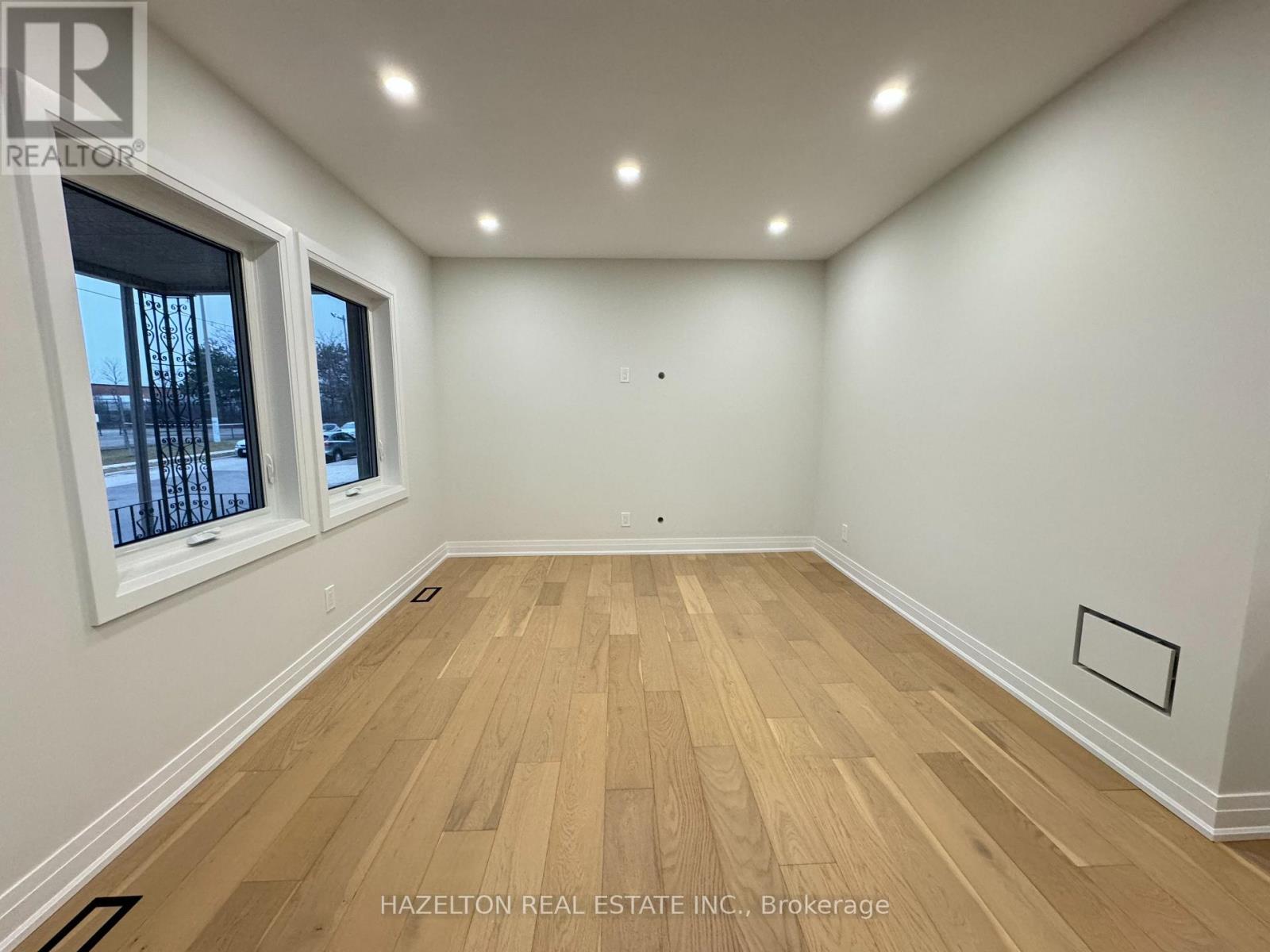 Photo 11 of Main 99 Twenty Sixth Street, Toronto ON
