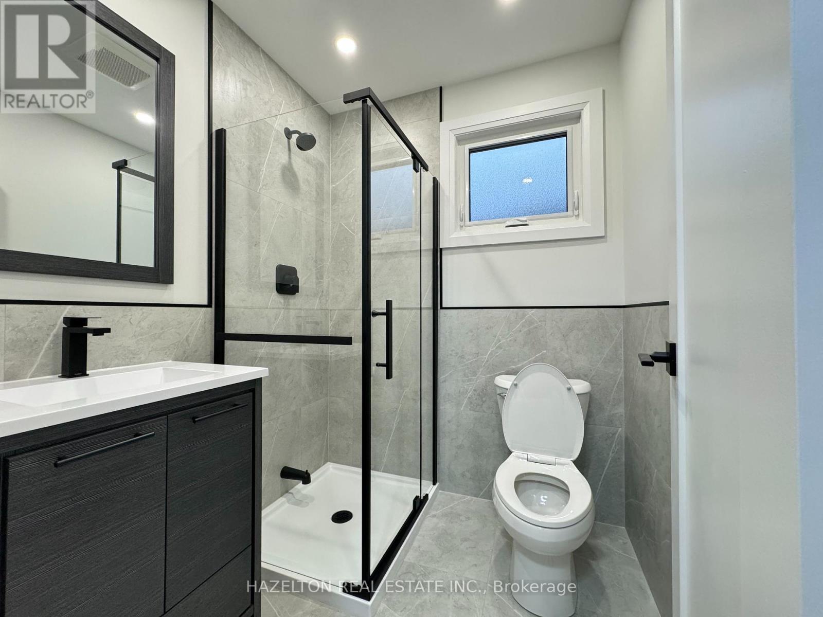 Photo 2 of Main 99 Twenty Sixth Street, Toronto ON