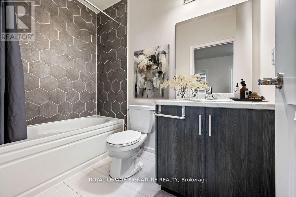 Photo 1 of 3425 Mosley Gate E, Oakville ON