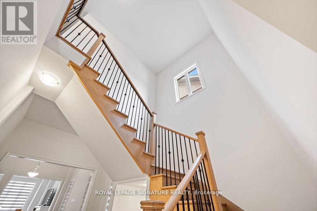 Photo 5 of 3425 Mosley Gate E, Oakville ON
