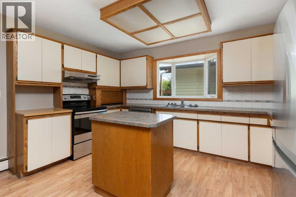 Single Family House Bungalow for Sale in   Avenue Rosedale Camrose 