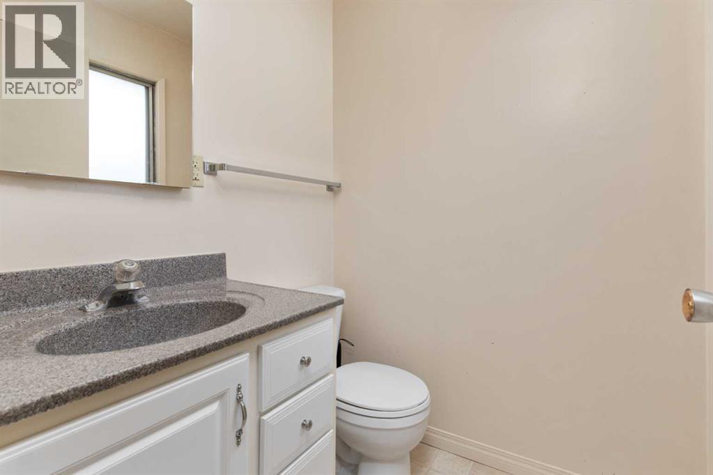 Single Family House Bungalow for Sale in   Avenue Rosedale Camrose 