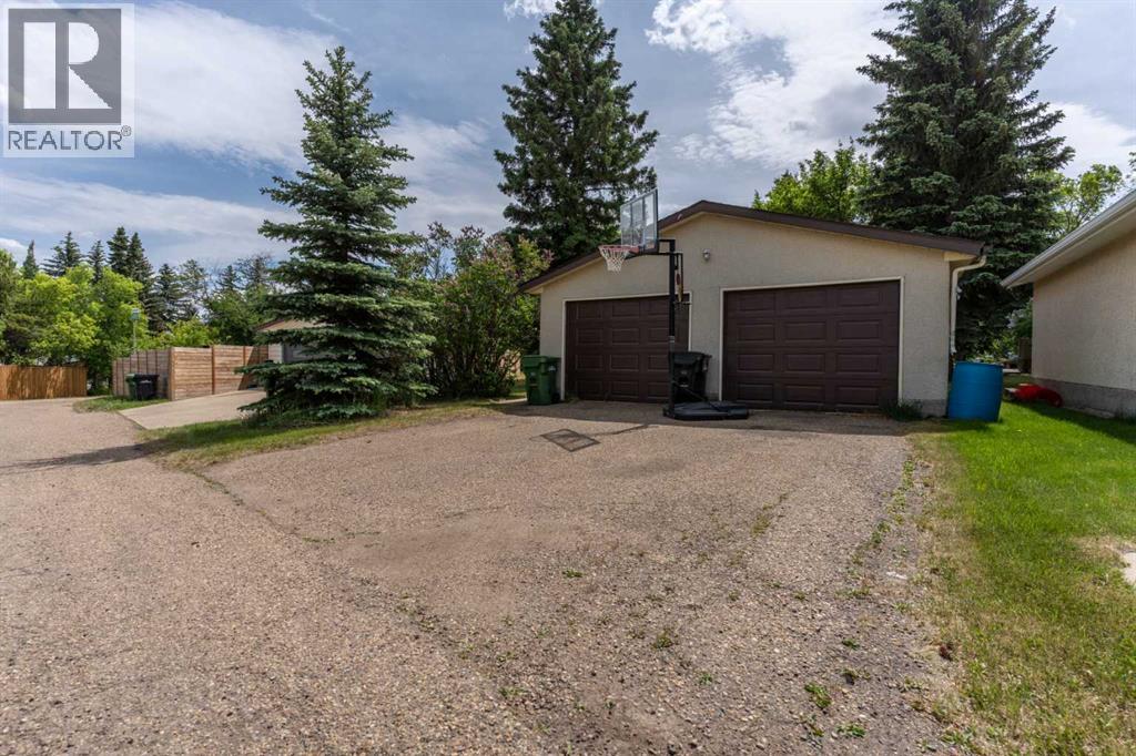 Single Family House Bungalow for Sale in   Avenue Rosedale Camrose 
