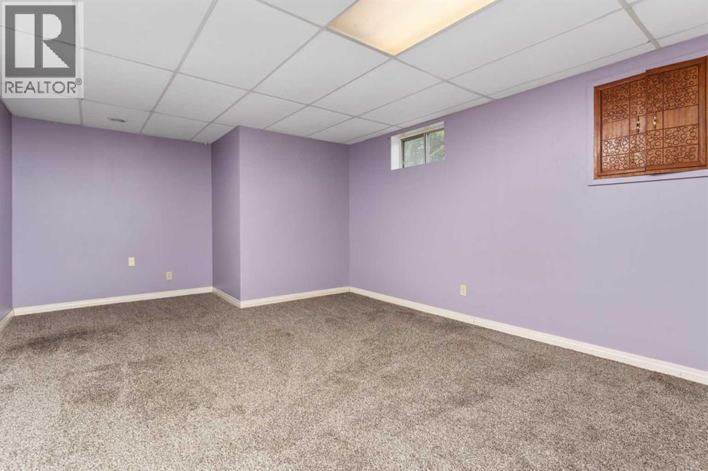 Single Family House Bungalow for Sale in   Avenue Rosedale Camrose 