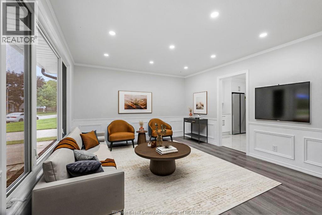 Photo 5 of 5440 Lyndon, Windsor ON
