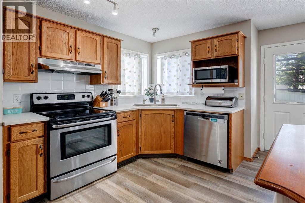 Single Family House for Sale in  Hidden Ranch Circle NW Hidden Valley Calgary 