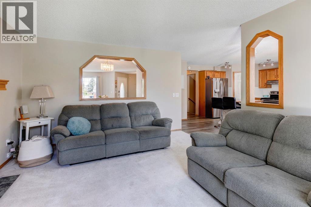 Single Family House for Sale in  Hidden Ranch Circle NW Hidden Valley Calgary 
