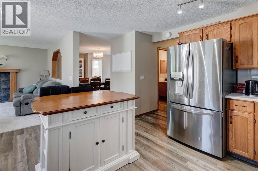 Single Family House for Sale in  Hidden Ranch Circle NW Hidden Valley Calgary 