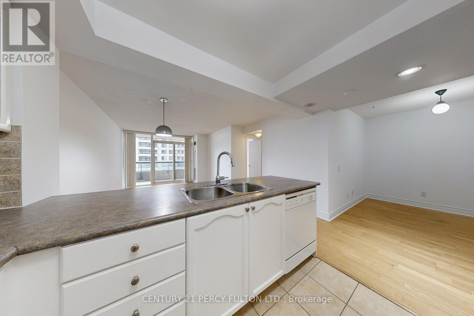Photo 14 of 1008 5 Northtown Way, Toronto ON