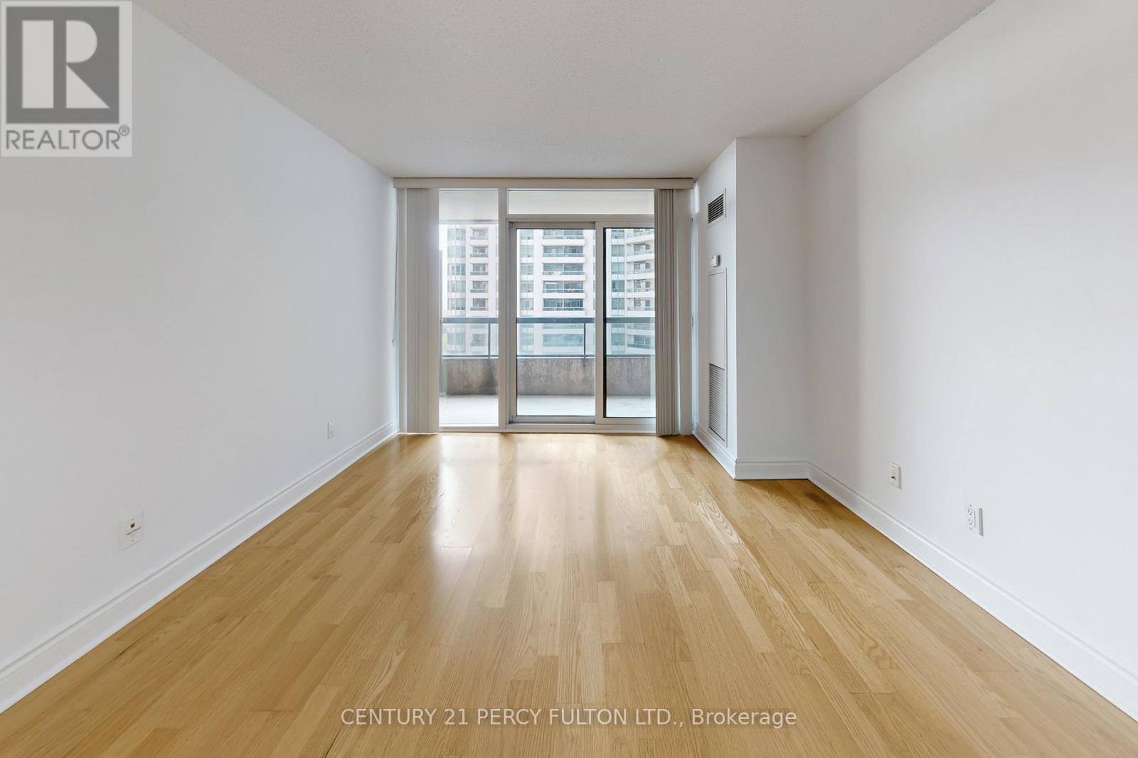 Photo 8 of 1008 5 Northtown Way, Toronto ON