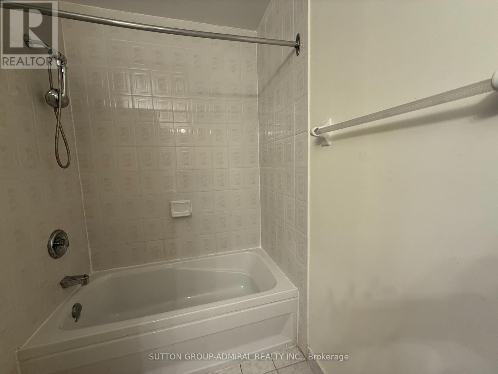 Photo 23 of Ph 27 32 Clarissa Drive, Richmond Hill ON