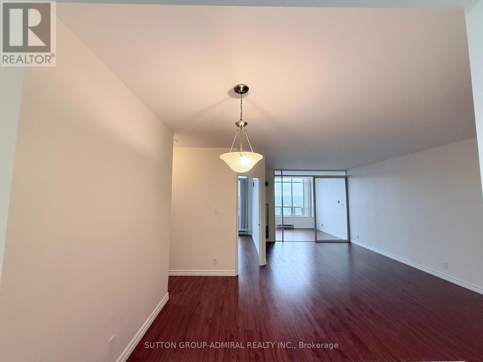 Photo 14 of Ph 27 32 Clarissa Drive, Richmond Hill ON