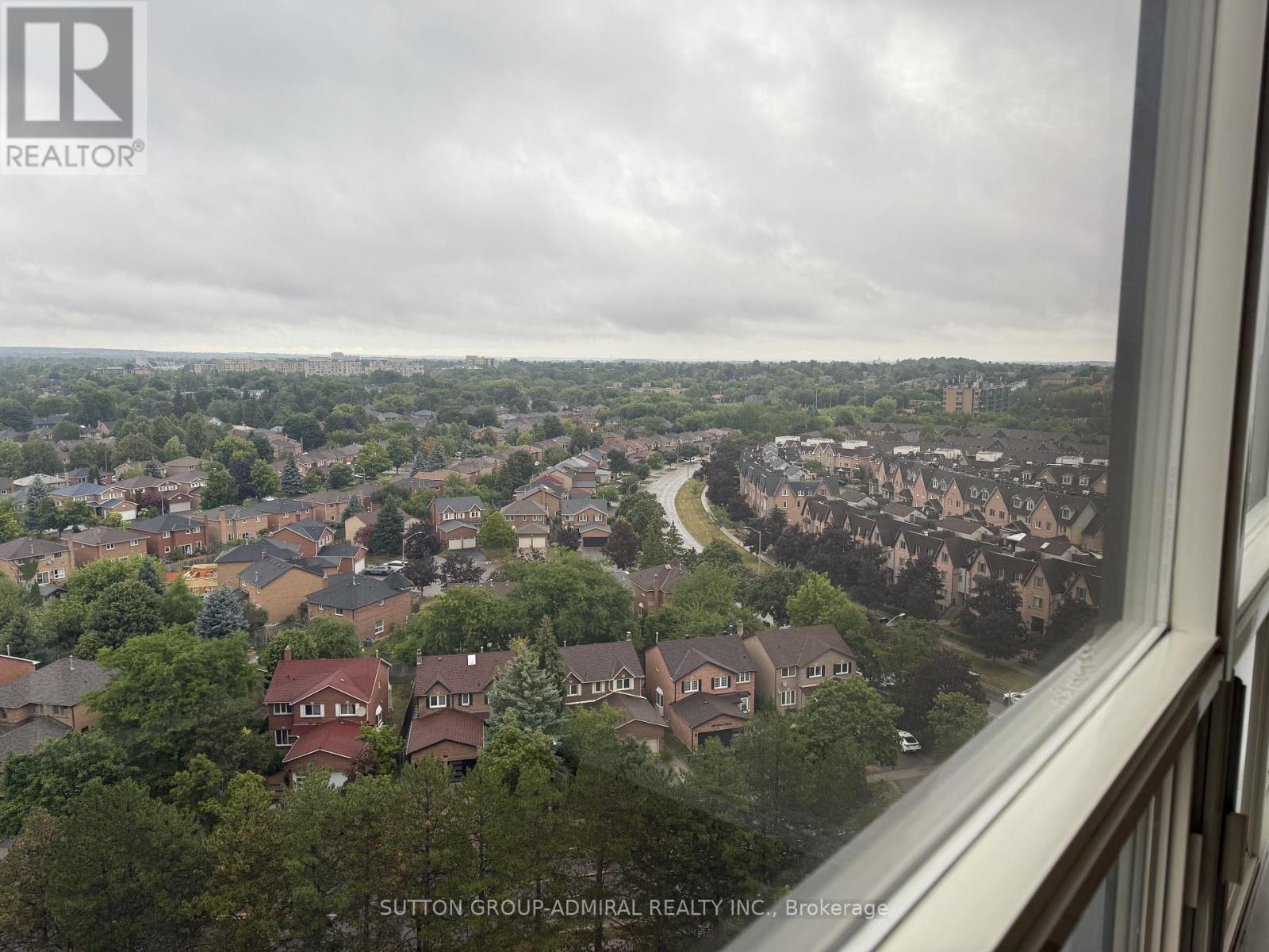 Photo 19 of Ph 27 32 Clarissa Drive, Richmond Hill ON