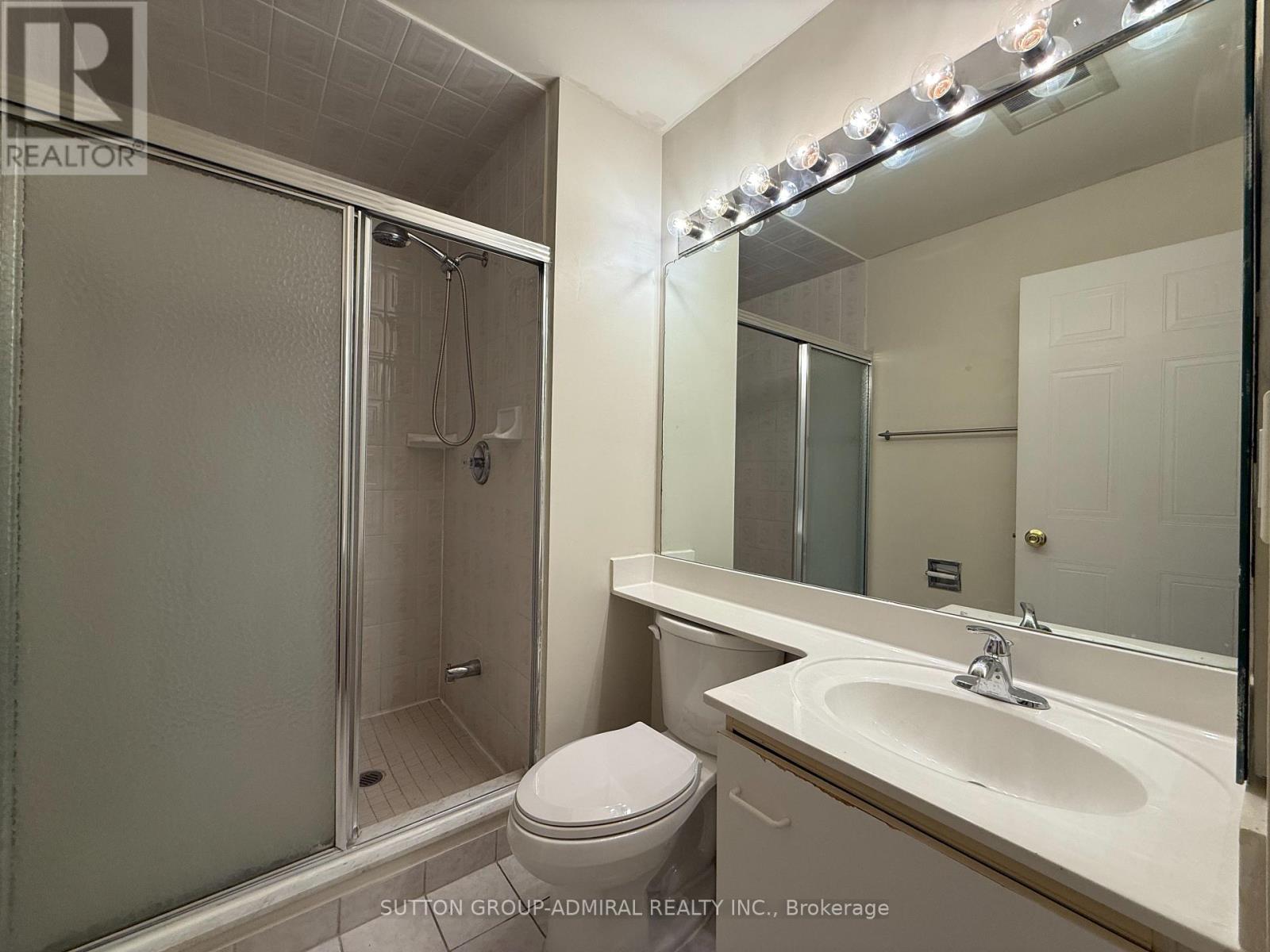 Photo 15 of Ph 27 32 Clarissa Drive, Richmond Hill ON