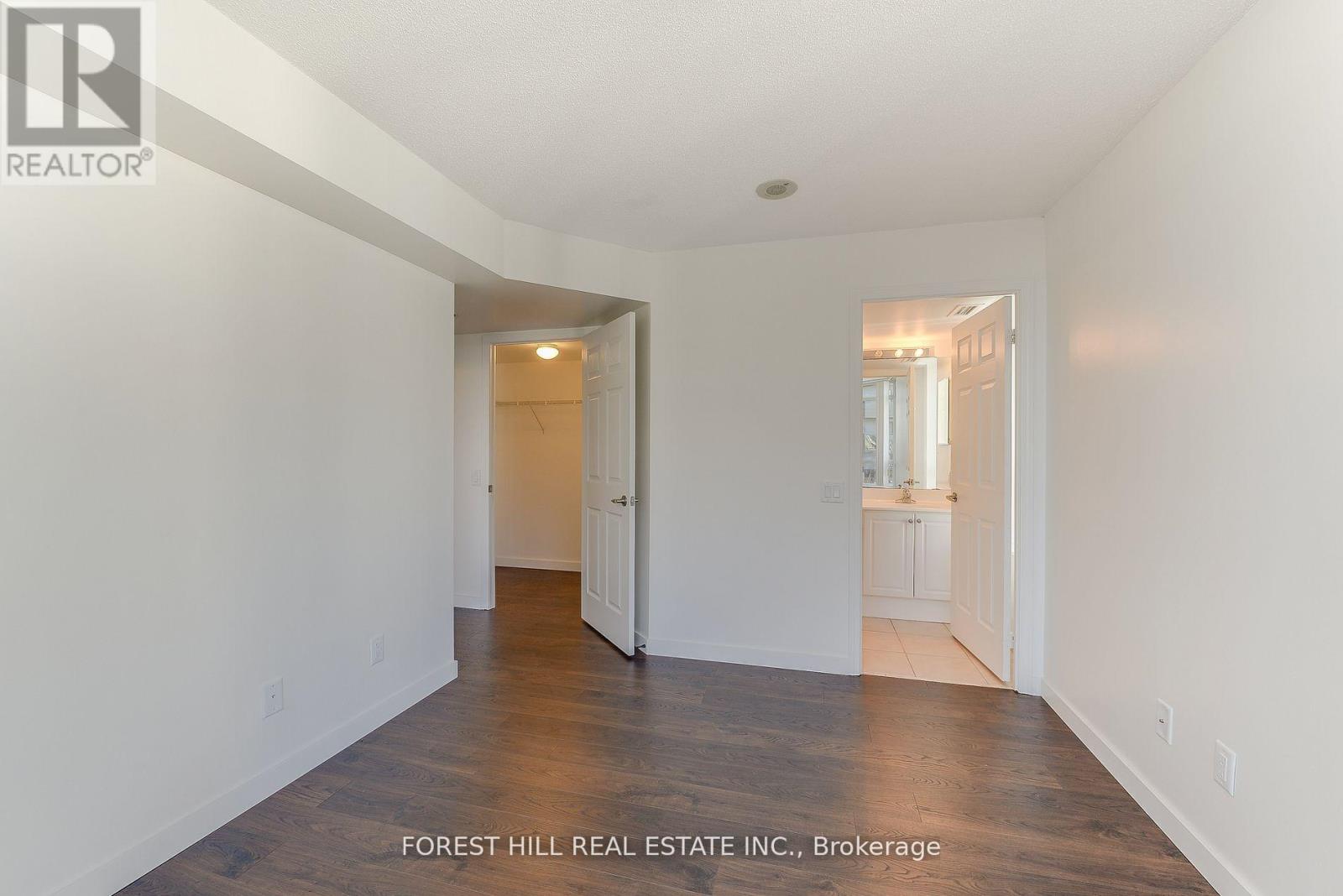 Photo 2 of 2711 153 Beecroft Road, Toronto ON