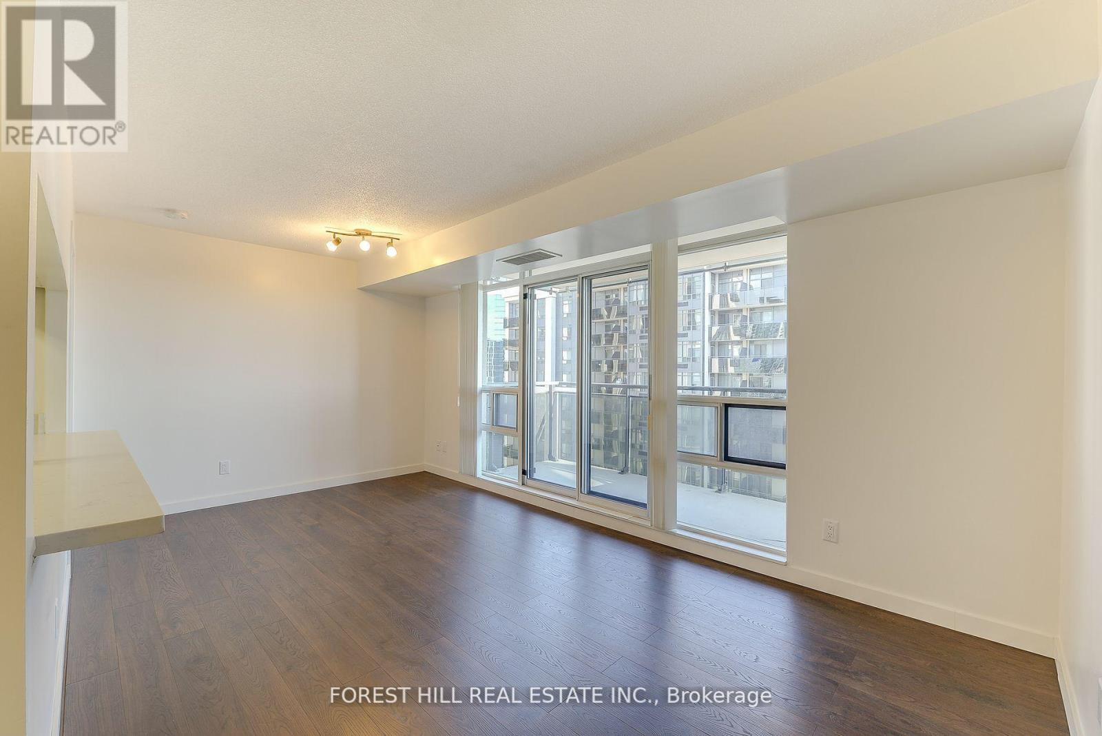 Photo 4 of 2711 153 Beecroft Road, Toronto ON