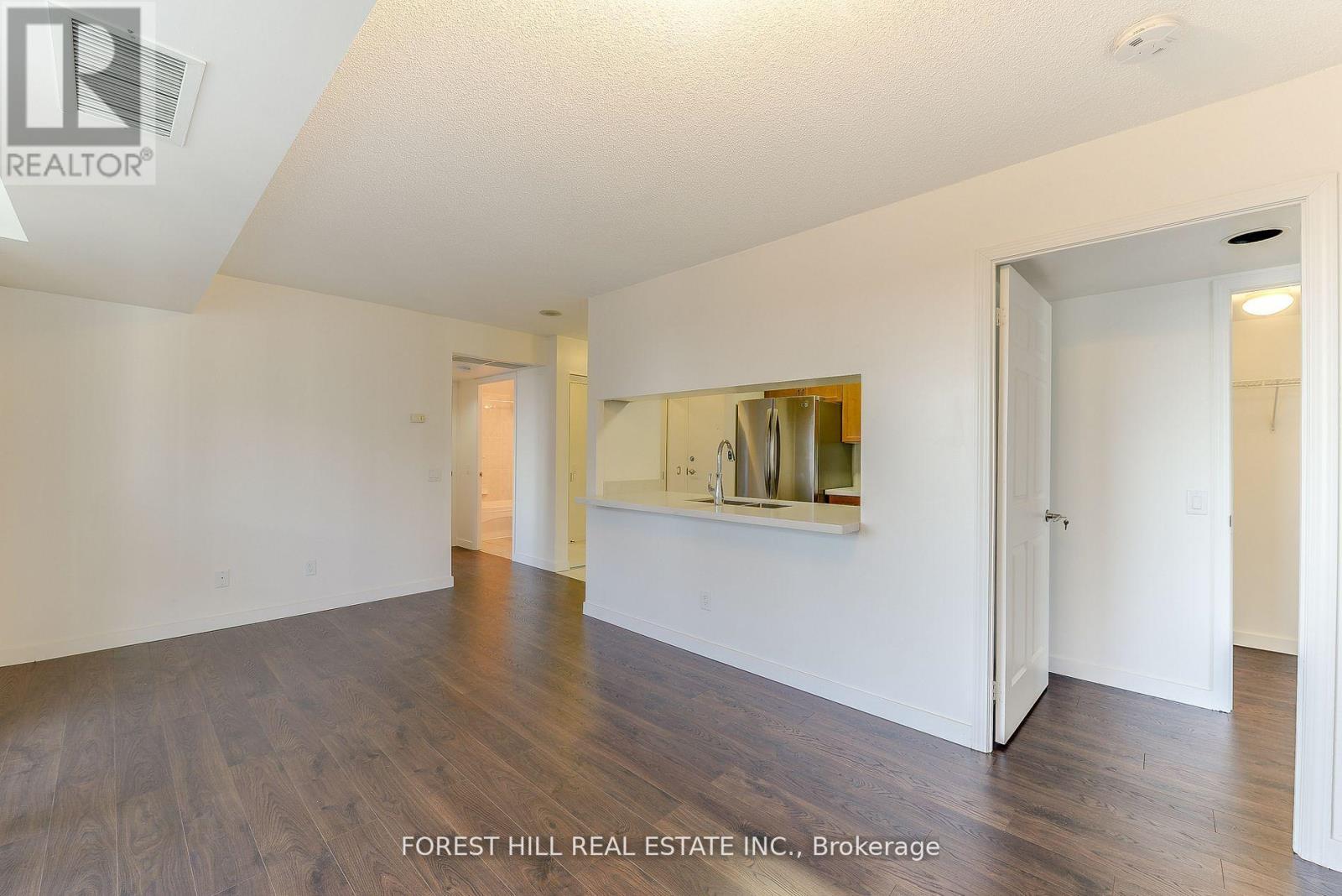 Photo 9 of 2711 153 Beecroft Road, Toronto ON