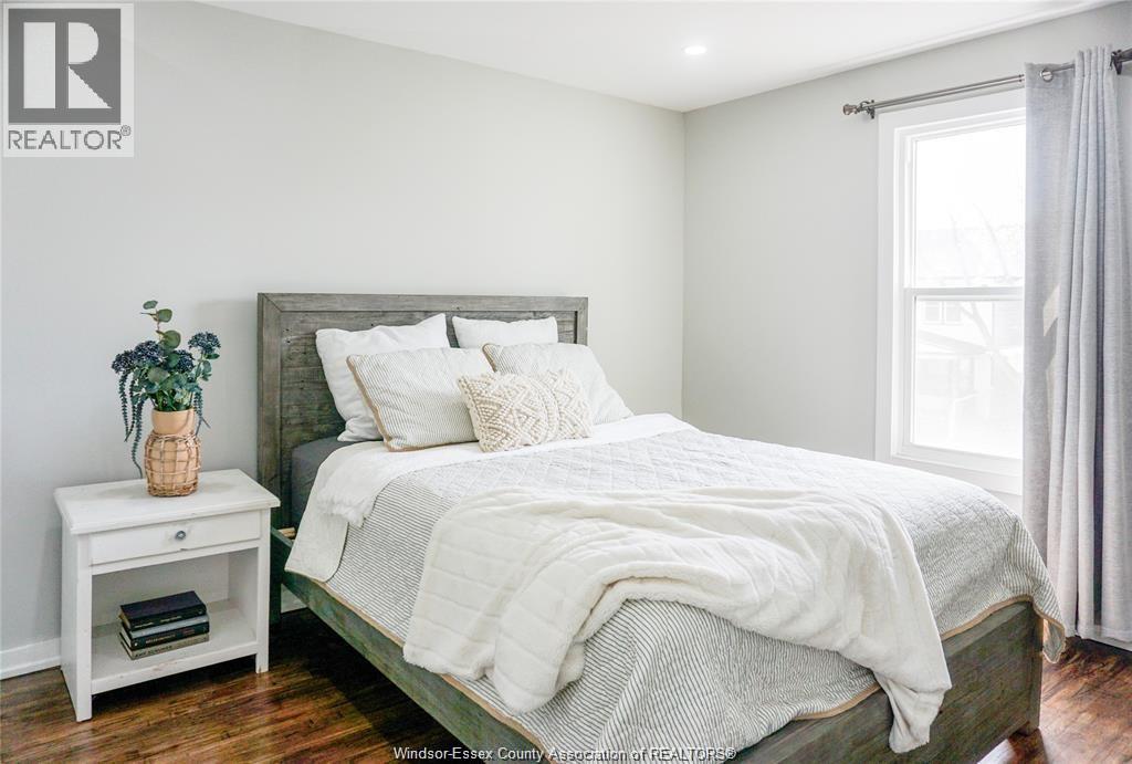 Photo 3 of 934 Church Street, Windsor ON