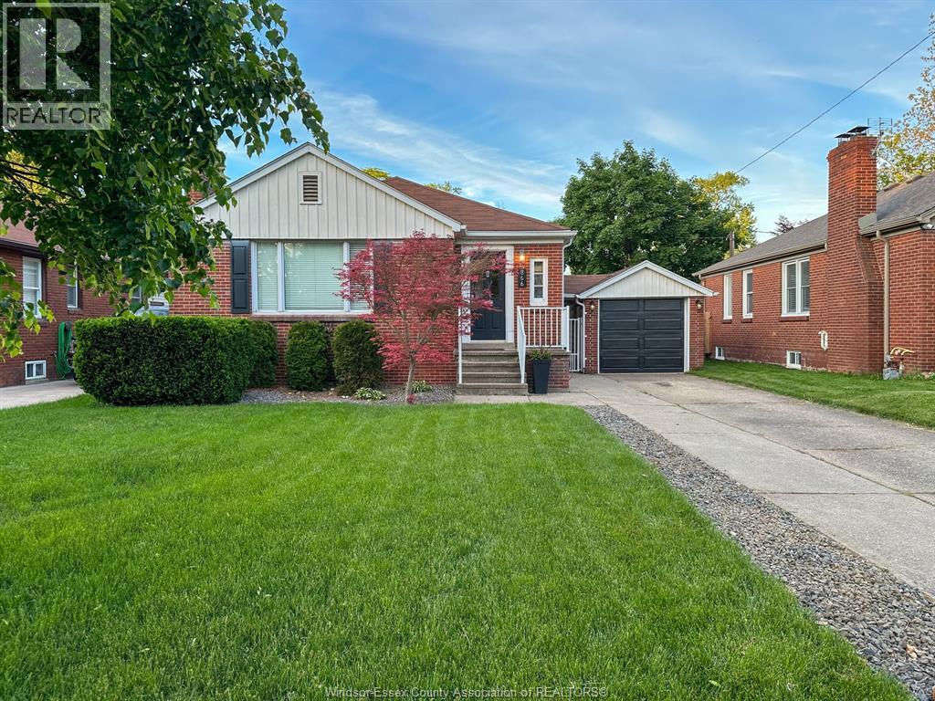Photo 1 of 866 Belleperche Pl, Windsor ON