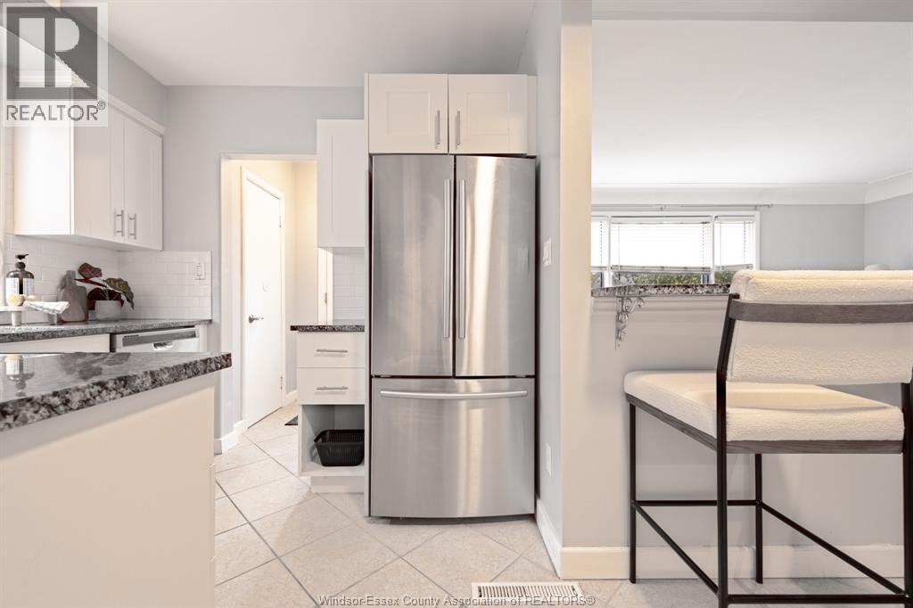 Photo 16 of 866 Belleperche Pl, Windsor ON