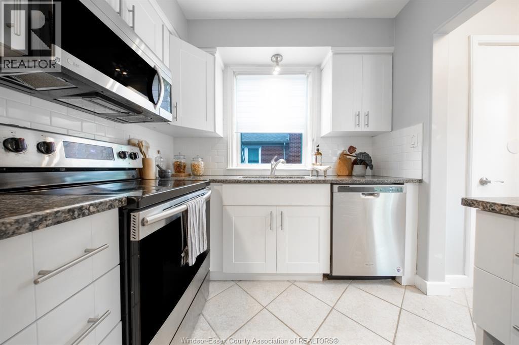Photo 19 of 866 Belleperche Pl, Windsor ON