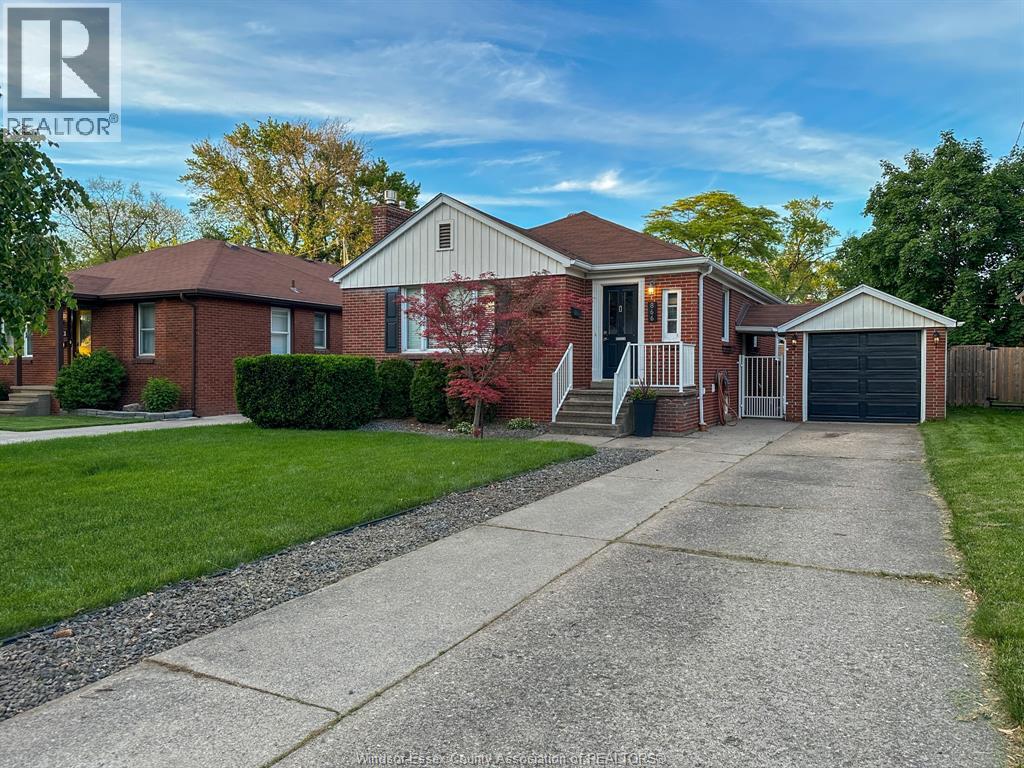 Photo 2 of 866 Belleperche Pl, Windsor ON