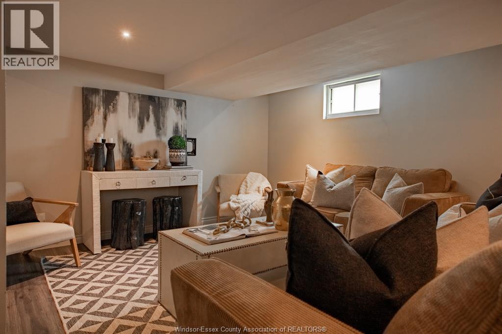 Photo 31 of 866 Belleperche Pl, Windsor ON