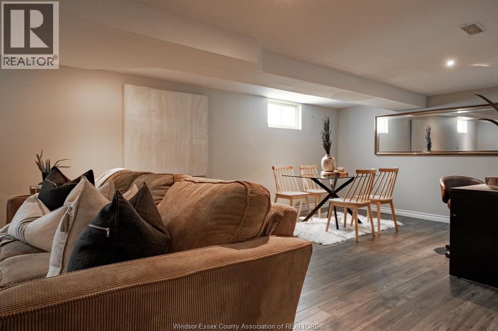 Photo 32 of 866 Belleperche Pl, Windsor ON