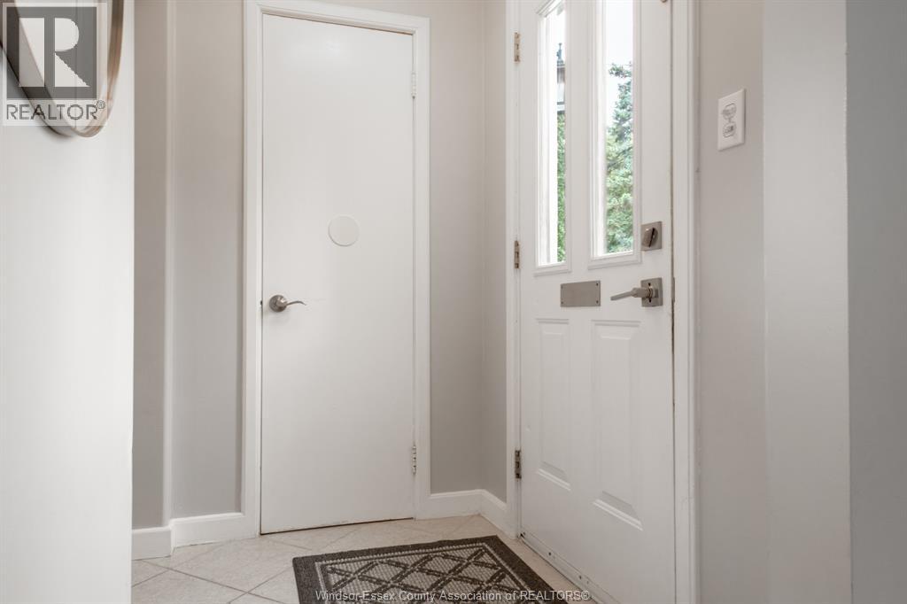 Photo 4 of 866 Belleperche Pl, Windsor ON