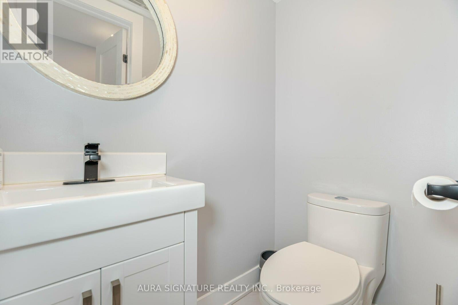 Photo 10 of 26 88 Rainbow Drive, Vaughan ON