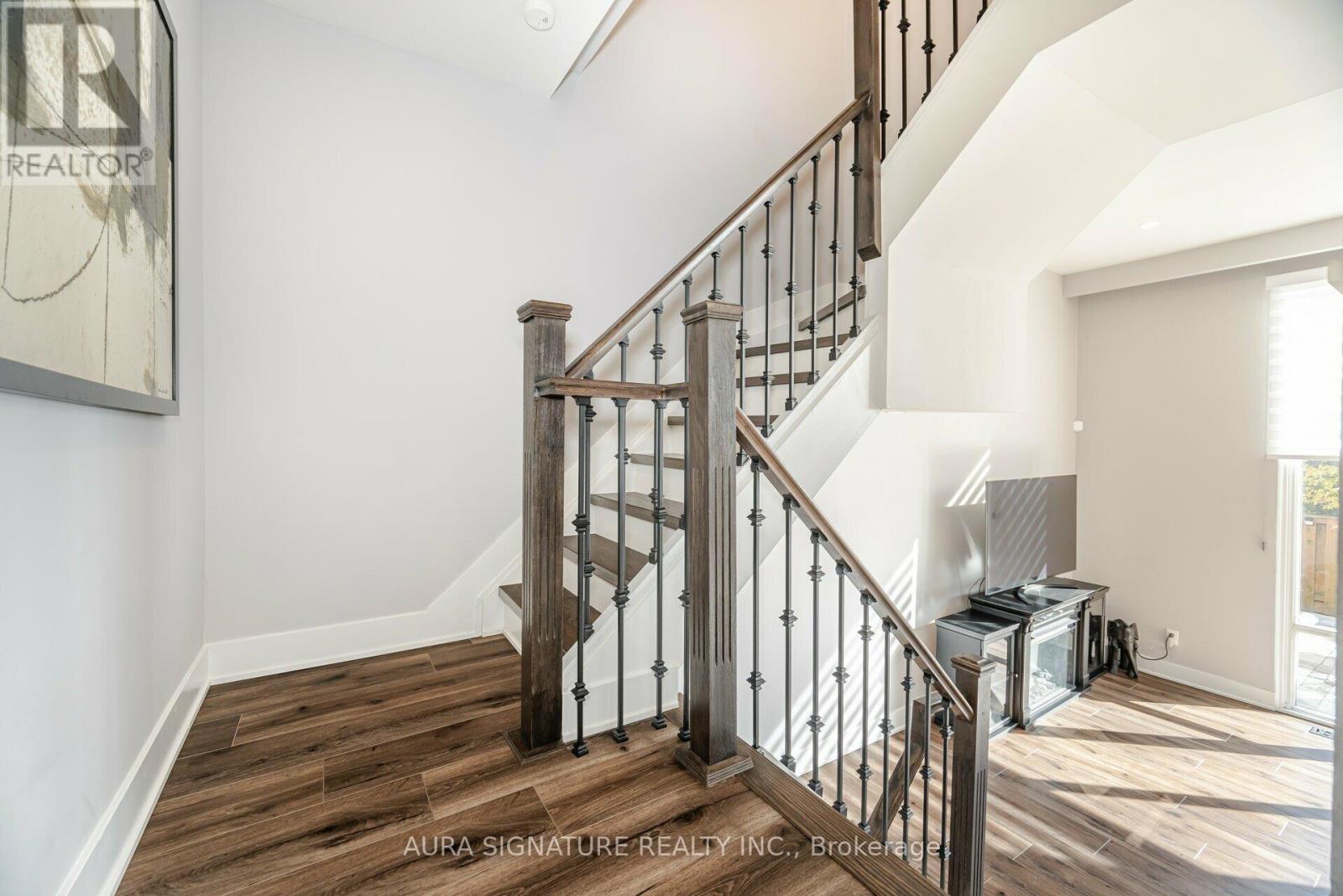Photo 19 of 26 88 Rainbow Drive, Vaughan ON