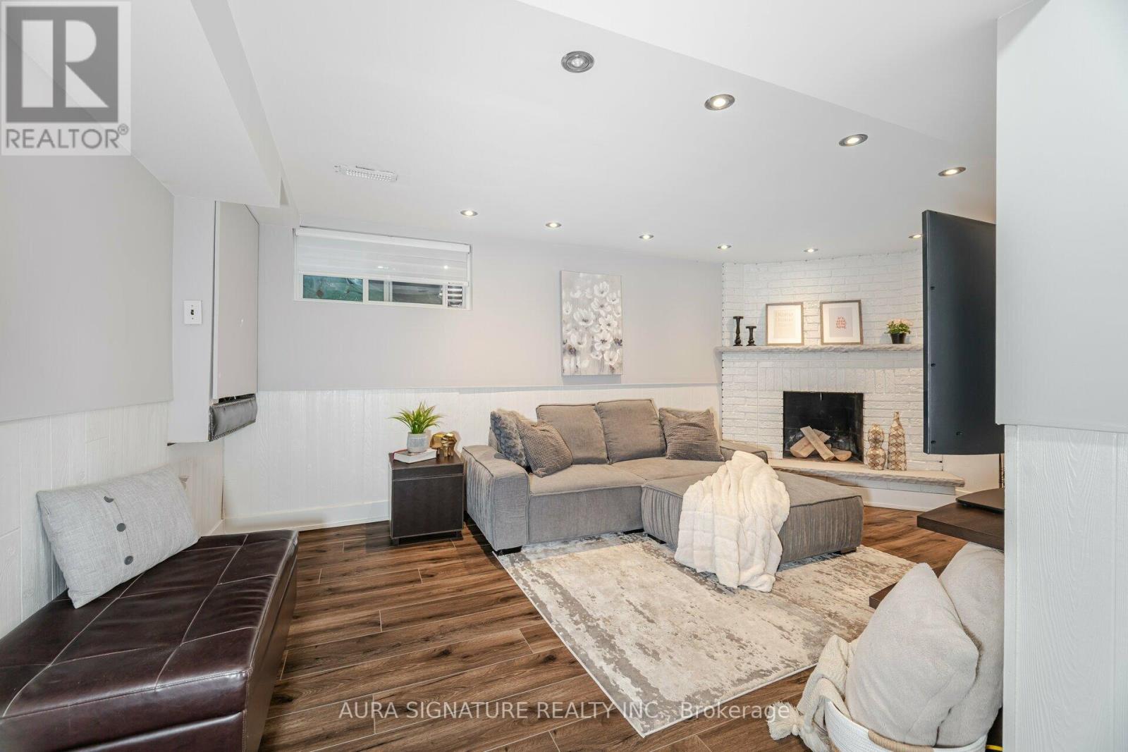 Photo 14 of 26 88 Rainbow Drive, Vaughan ON