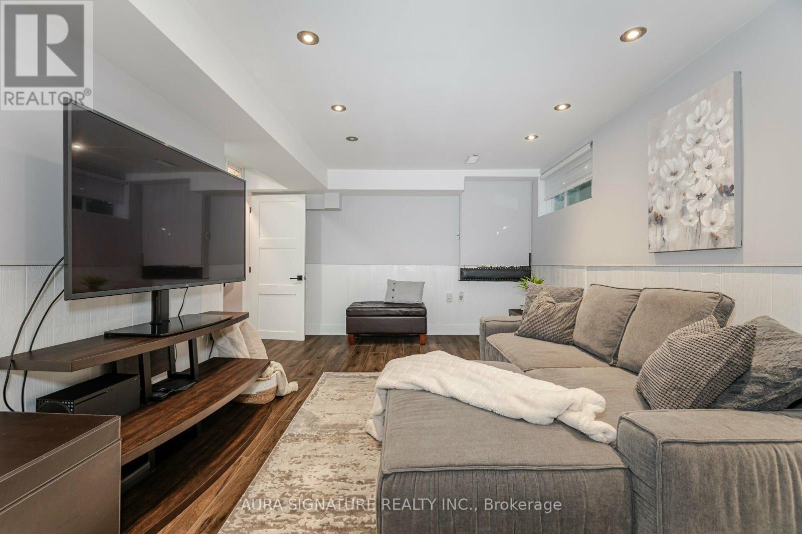 Photo 3 of 26 88 Rainbow Drive, Vaughan ON