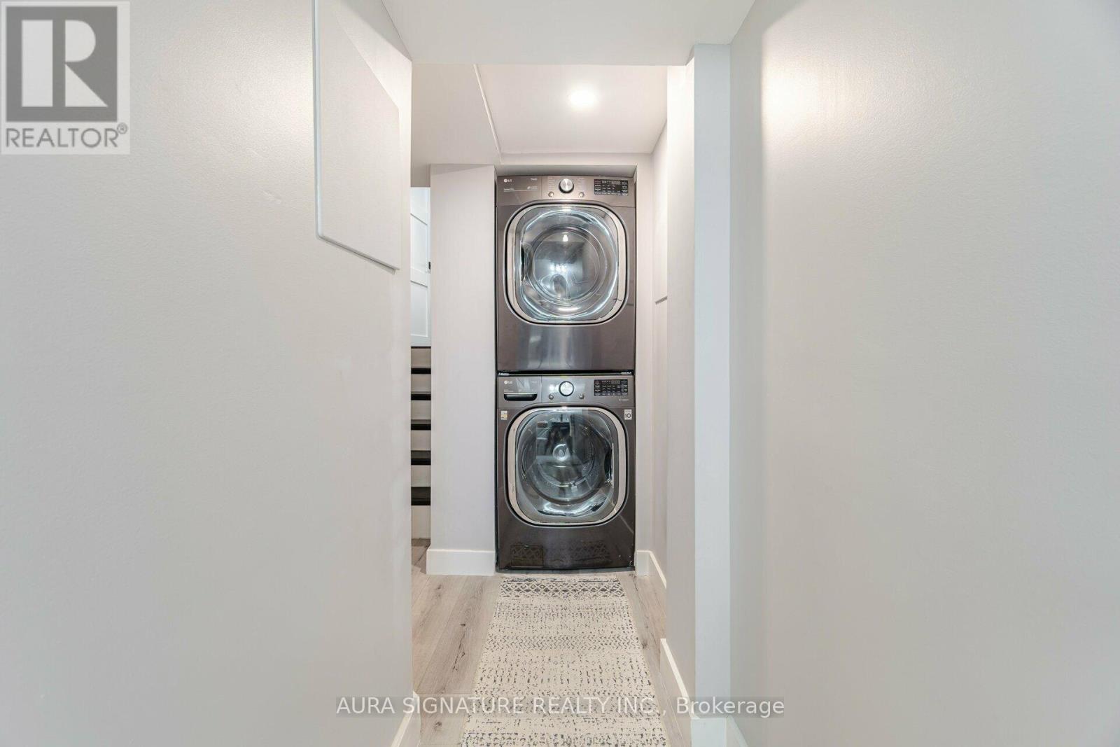 Photo 9 of 26 88 Rainbow Drive, Vaughan ON