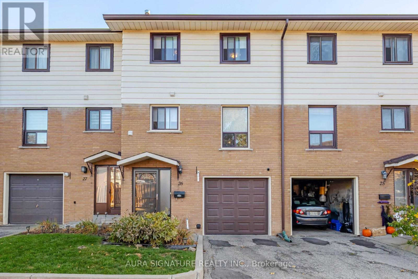 Photo 2 of 26 88 Rainbow Drive, Vaughan ON