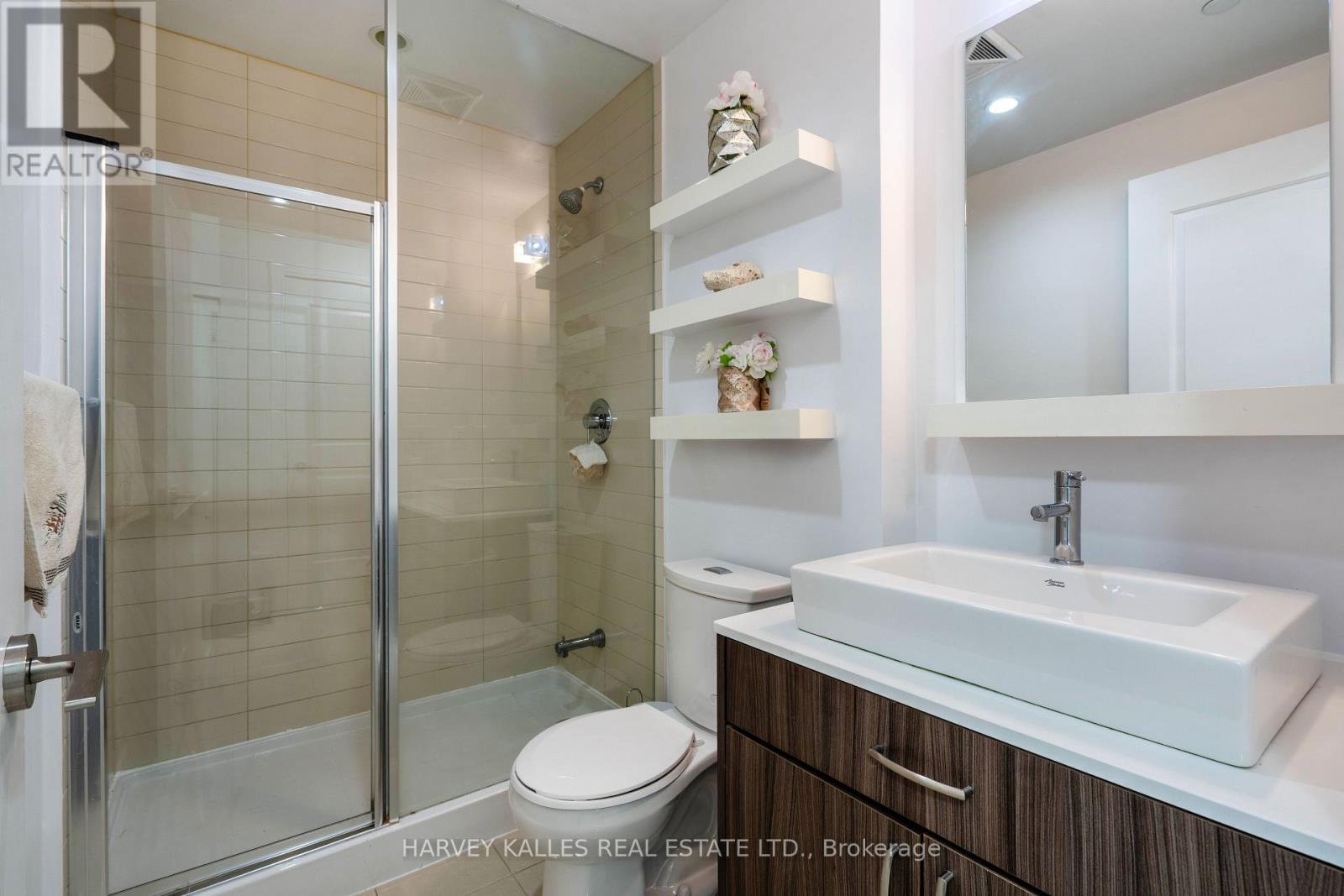 Photo 15 of Se 204 9199 Yonge Street, Richmond Hill ON