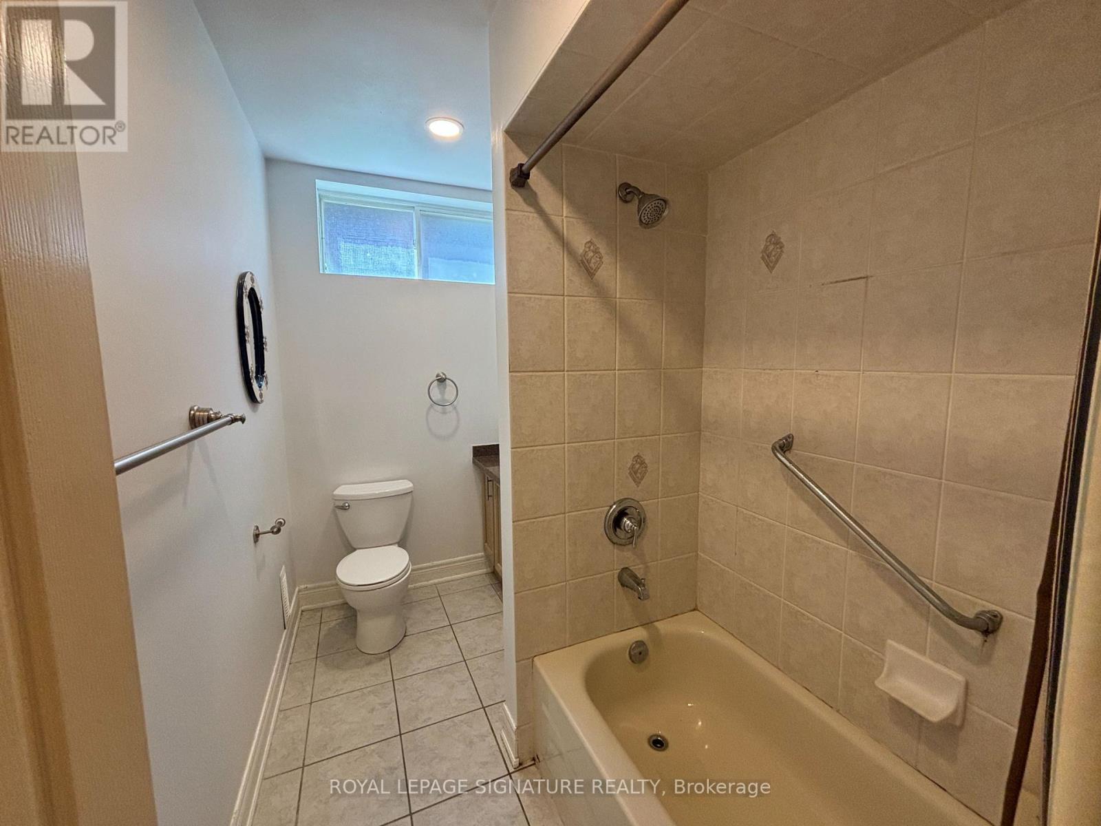 Photo 13 of Bsmt 72 Velmar Drive N, Vaughan ON