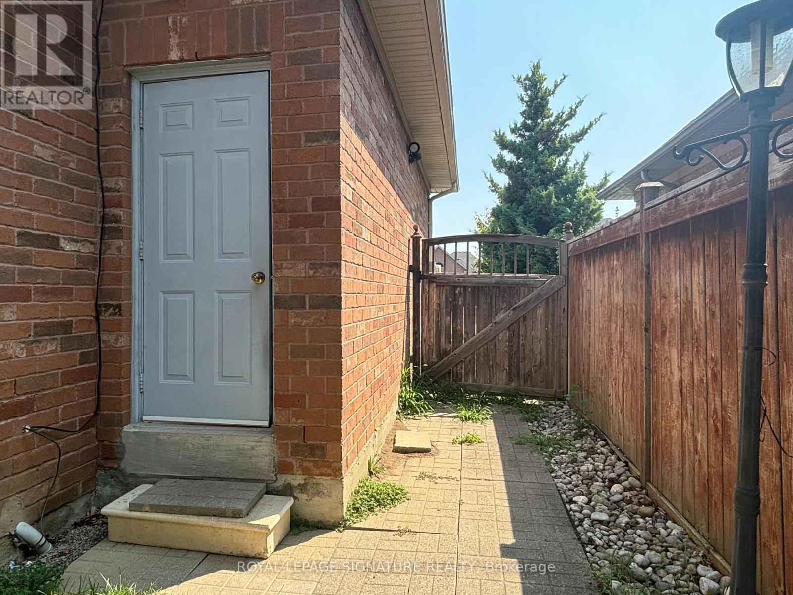 Photo 11 of Bsmt 72 Velmar Drive N, Vaughan ON