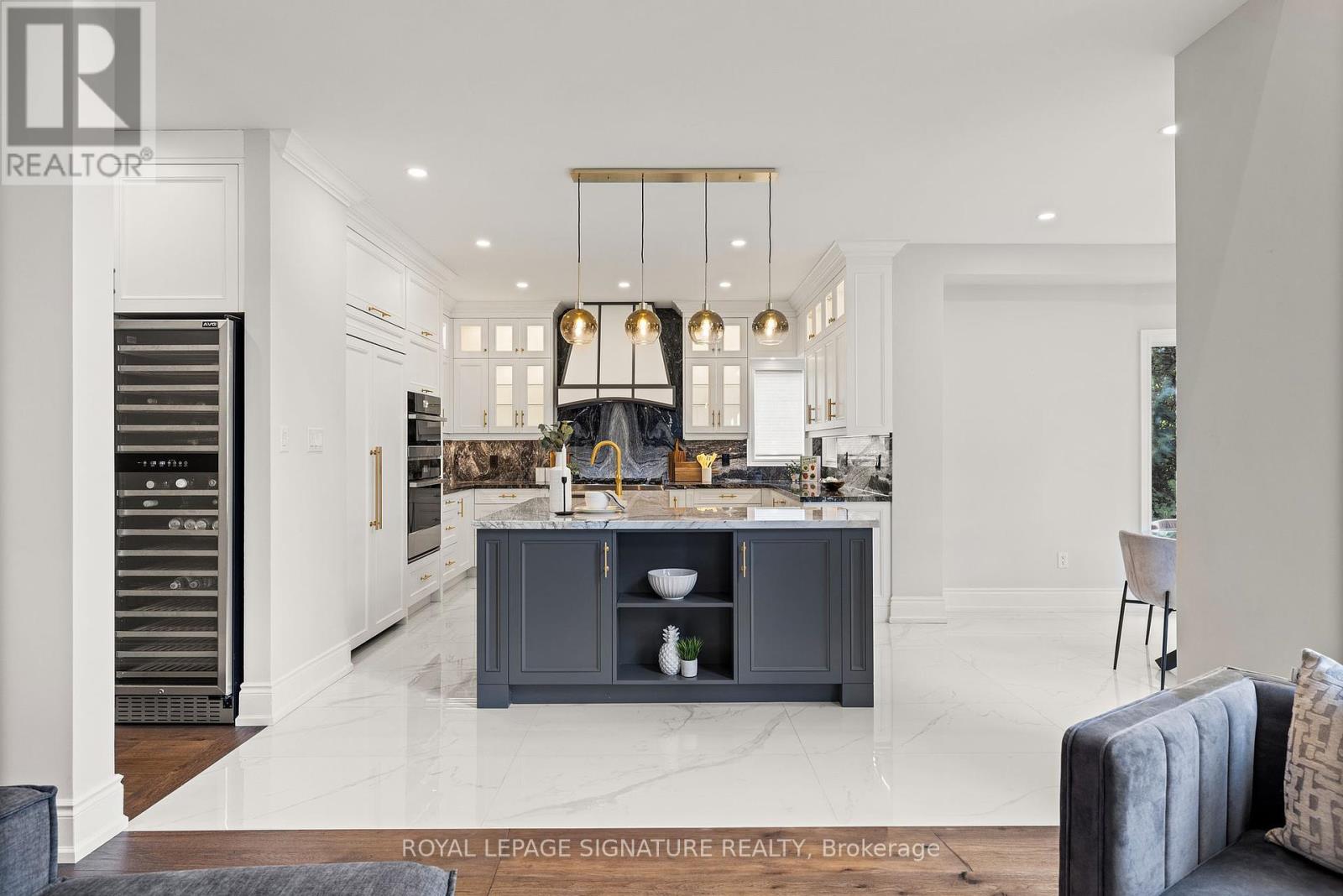 Photo 7 of 1067 Ivsbridge Boulevard, Newmarket ON