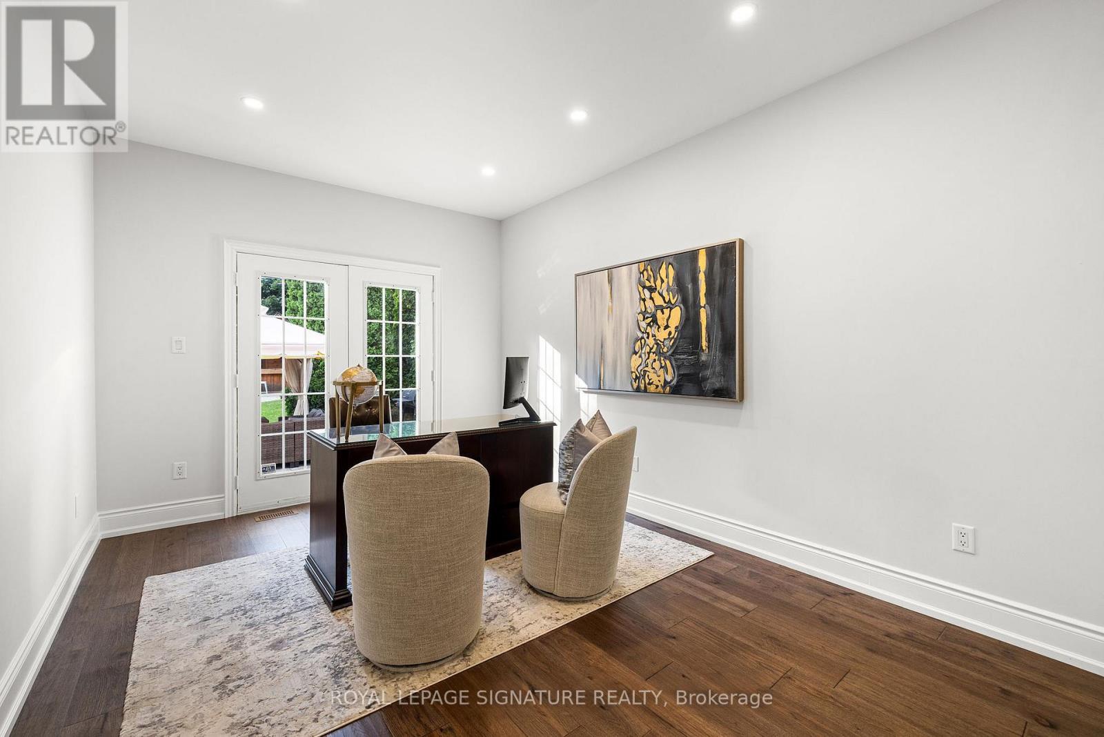 Photo 3 of 1067 Ivsbridge Boulevard, Newmarket ON