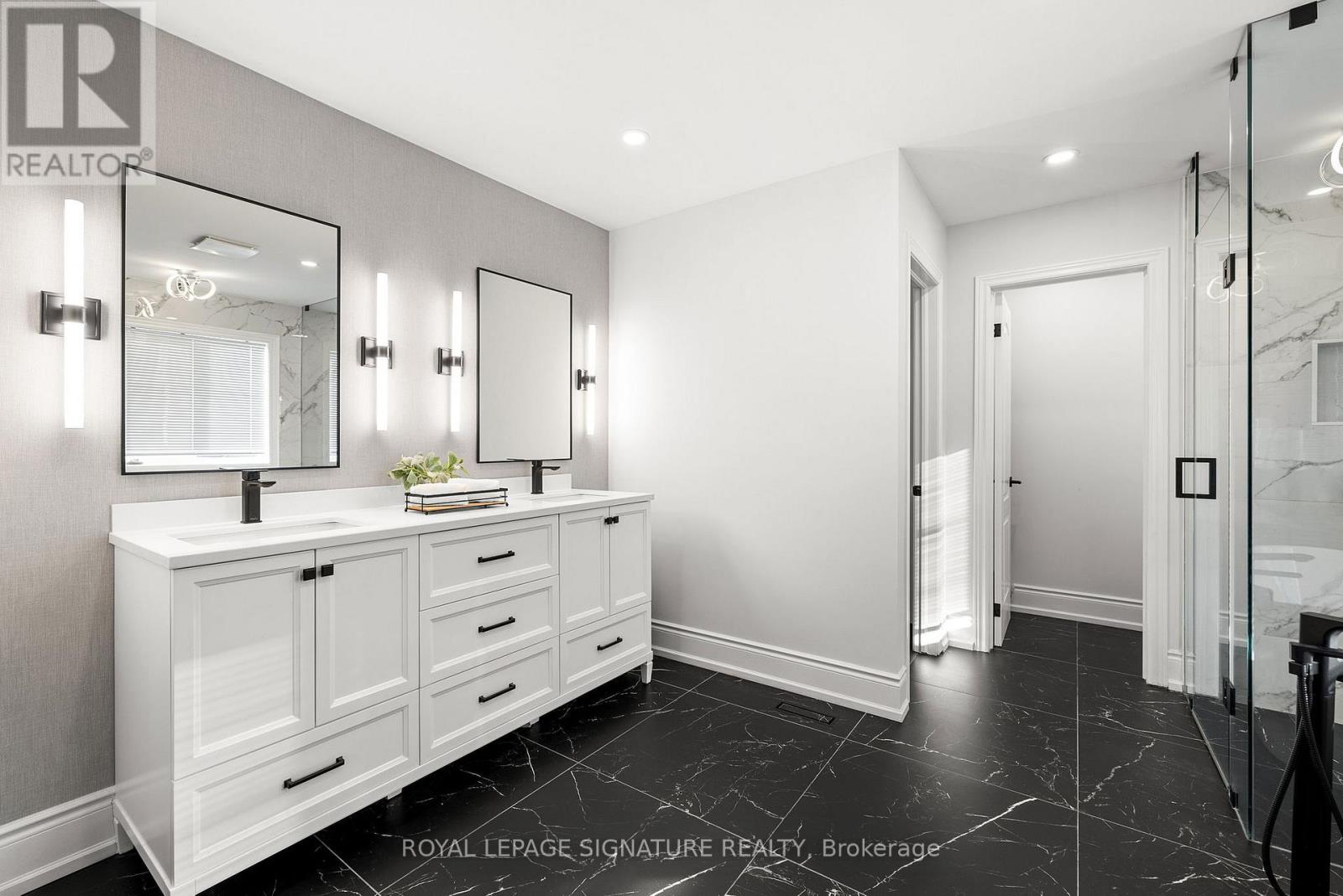 Photo 27 of 1067 Ivsbridge Boulevard, Newmarket ON