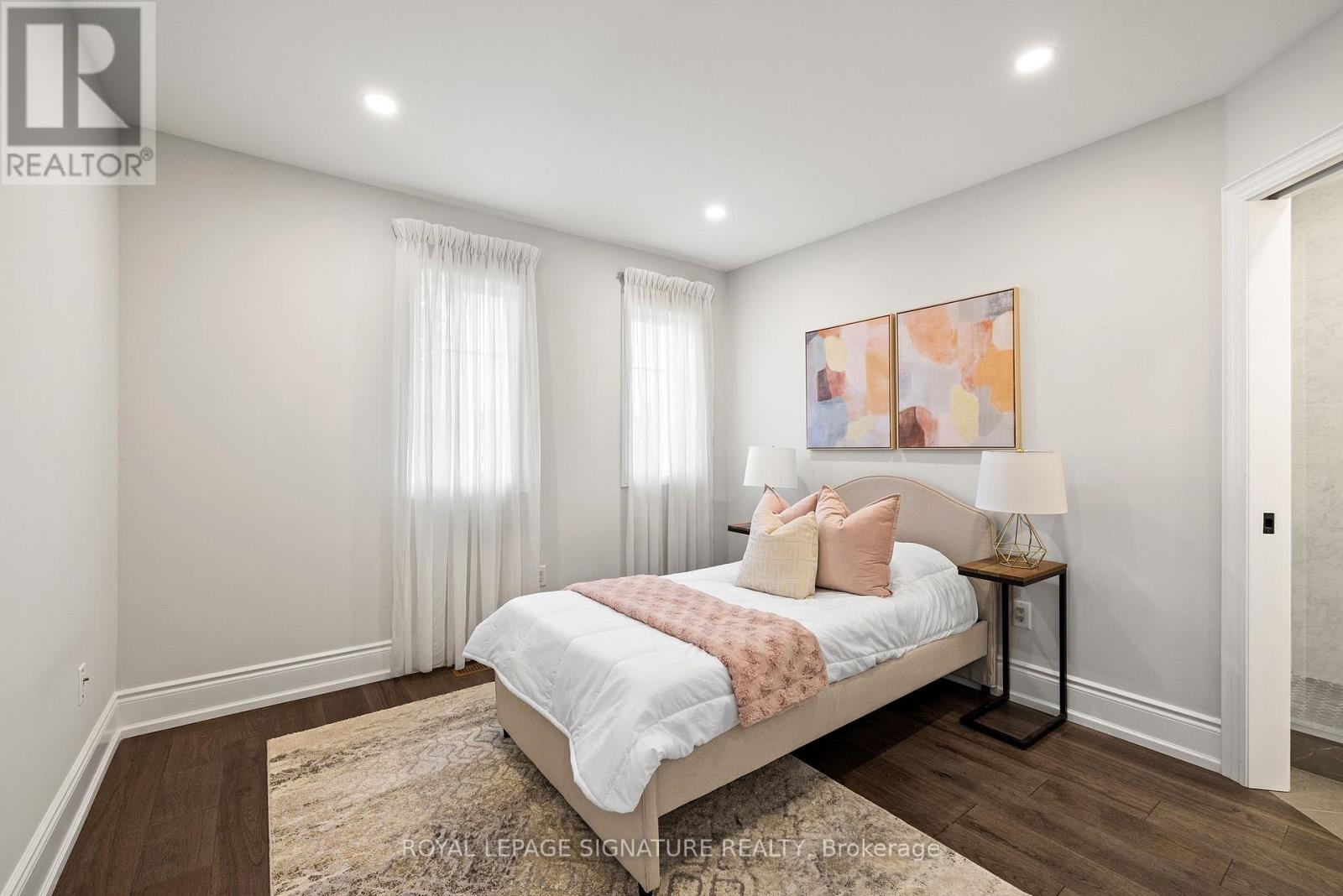 Photo 12 of 1067 Ivsbridge Boulevard, Newmarket ON