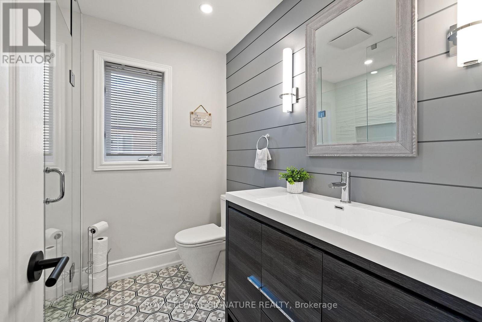Photo 22 of 1067 Ivsbridge Boulevard, Newmarket ON
