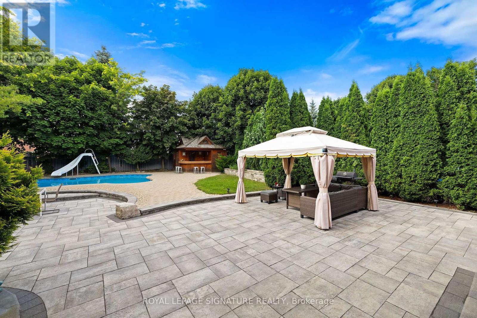 Photo 31 of 1067 Ivsbridge Boulevard, Newmarket ON