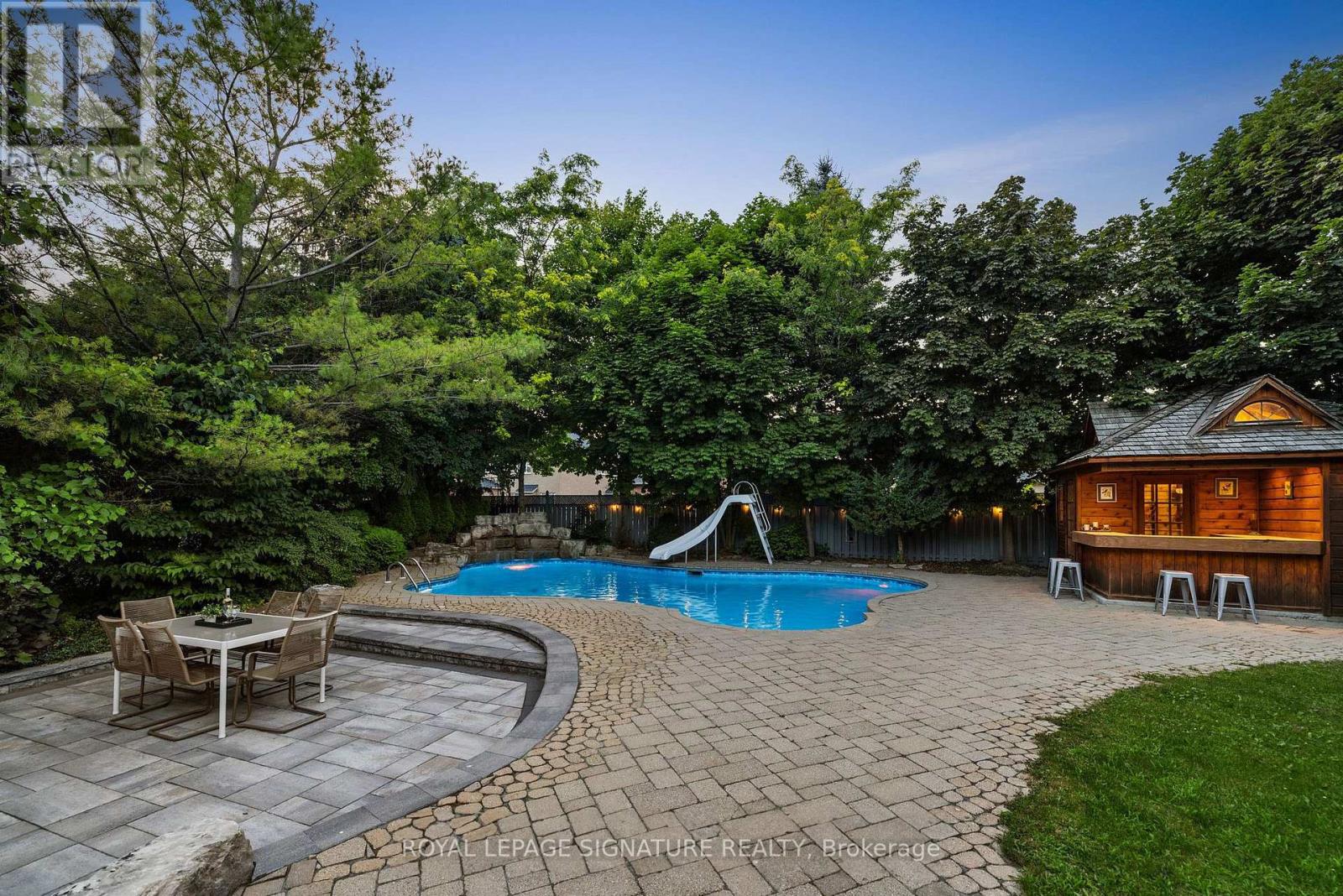 Photo 11 of 1067 Ivsbridge Boulevard, Newmarket ON
